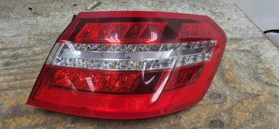 2010-2013 MERCEDES BENZ E CLASS TAIL LIGHT PASSENGER SIDE USED OEM LED *DC8838 - Image 1 of 4