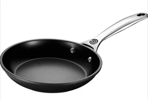 Le Creuset Toughened Nonstick PRO Fry Pan - 8 Inch New In Box - Picture 1 of 5