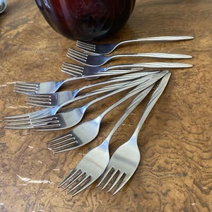10 International Vintage AMERICAN FLAIR Stainless FORKS - Picture 1 of 2