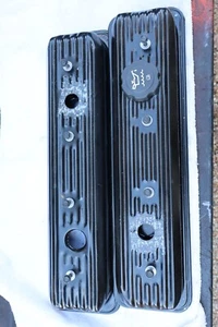 87  90 Chevy  Small Block black  305 350  4 Center Hole Valve Covers - Picture 1 of 2