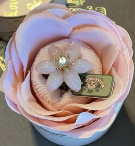 Juicy Couture Vintage Pearlized Enamel Flower Ring NWT Original Petal Lined Box - Picture 1 of 7