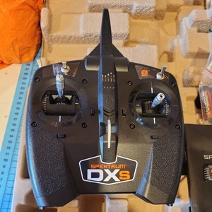 Spektrum DXS 7 Channel DXS Transmitter with AR410 Receiver SPM1010 - Picture 1 of 4