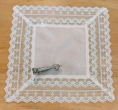 Vgt Ecru And Pink Netted Lace & Satin Hankie Handkerchief - Image 1 of 3