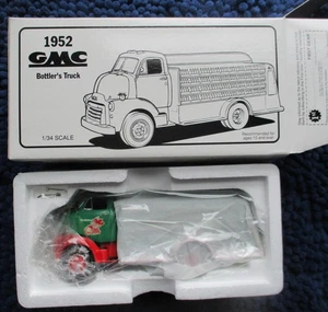 First Gear 1952 GMC BOTTLER'S TRUCK Ya-Hoo Mountain Dew / 1:34 / Nuovo - Foto 1 di 10
