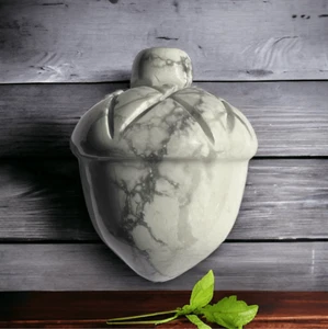 Talla de bellota de cristal Howlite - Imagen 1 de 12