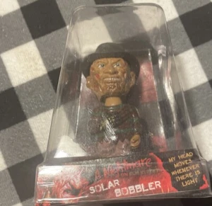 Nightmare on Elm Street Freddy Krueger Solar Bobble Head nuovo - Foto 1 di 3