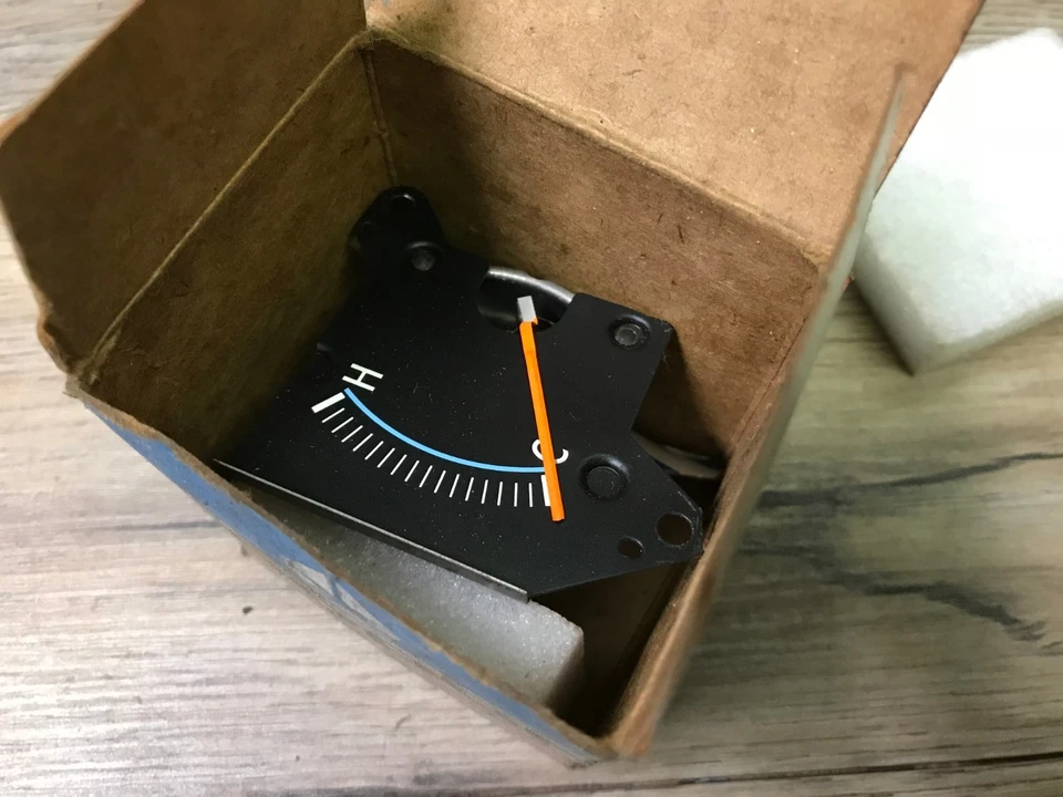 1980 to 83 CHRYSLER CORDOBA GRAN FURY NOS MOPAR TEMPERATURE GAUGE 4047511 - Image 1 of 2