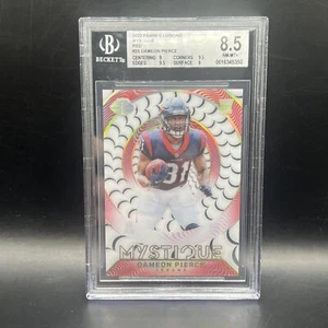 BGS 8.5 2022 Panini Illusions Dameon Pierce #M-25 Mystique Red 119/199 - Picture 1 of 2