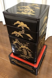Black Lacquerware Gold Pine Maki-e Jubako Bento 5 Steps Lunch Box □9.6in W/Stand - Picture 1 of 12