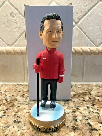Wayne Gretzky Camp WALTER Gretzky 2011 Bobblehead SGA Cover