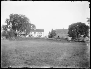LATE 1800s or EARLY 1900s GLASS NEGATIVE, HUGE HOME & HUGE BARN - Picture 1 of 2