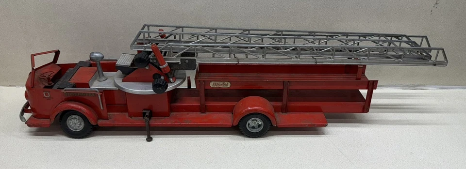 Camión de bomberos Doepke Rossmoyne de acero prensado de colección Foto 1 de 4