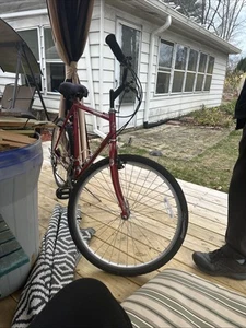 Men’s 18 Speed Schwinn Mountain Bike - Picture 1 of 2