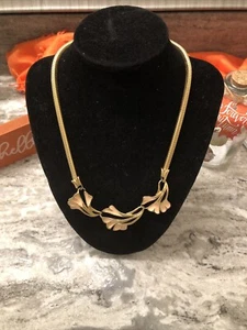 VINTAGE TRIFARI PARURE PINK BLUSH ENAMEL 3 FLOWER NECKLACE GOLD RHODIUM - Picture 1 of 9