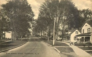 EAST ALBANY STREET, CAZANOVIA, NEW YORK, VINTAGE POSTCARD - Picture 1 of 2