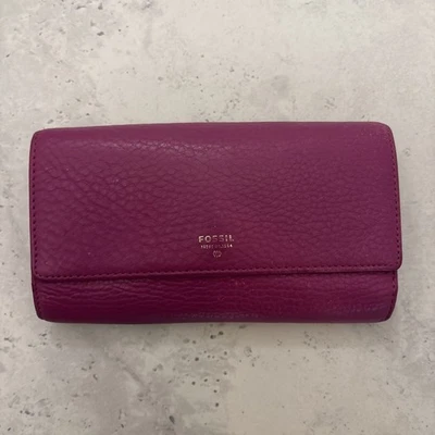 Cartera triple de cuero rosa fósil con ventana de identificación de tarjeta de crédito Foto 1 de 4