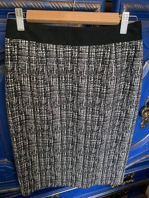 Halogen Black & White Zip Pencil Skirt Size 2 Small - Image 1 of 2