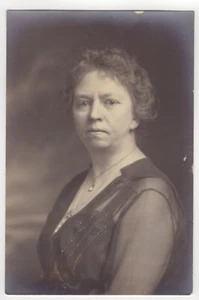 MRS APPLEGATE : PORTRAIT OF AN OLDER WOMAN : (VINTAGE PHOTOGRAPH) - Picture 1 of 2
