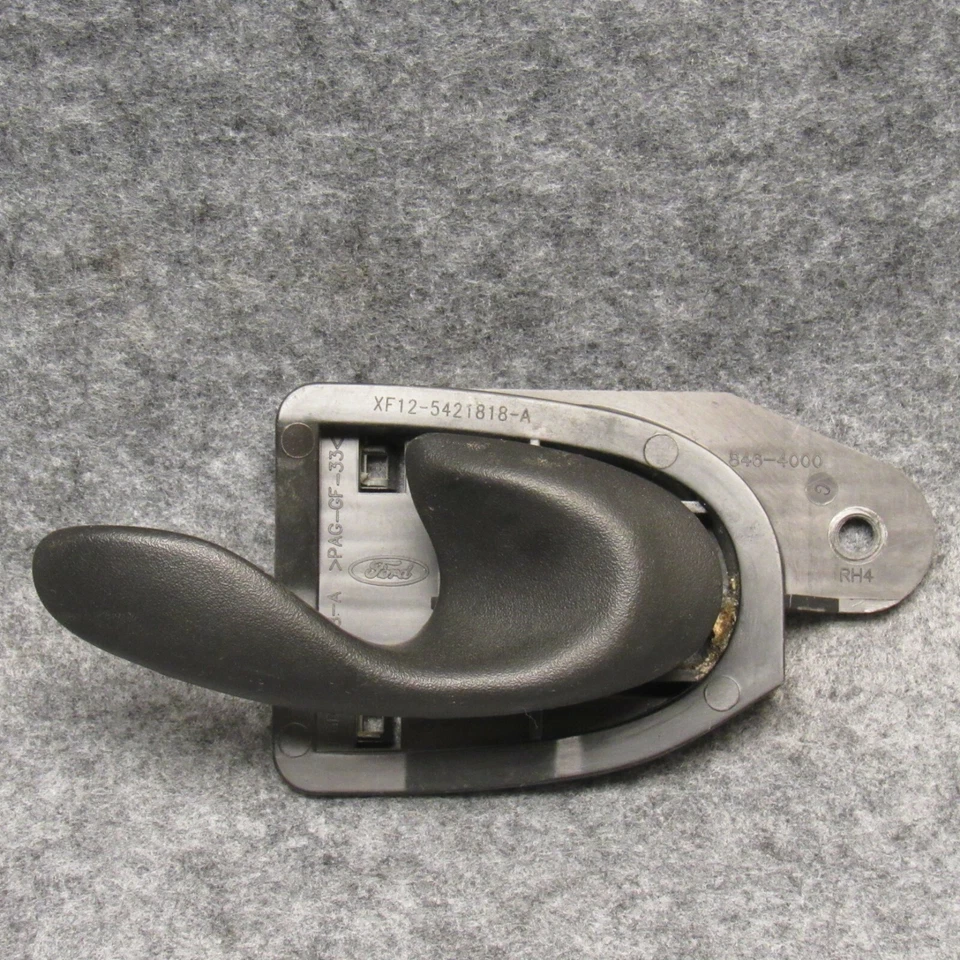 1996-99 Ford Taurus destro passageiros maçaneta interna preta estilo pá fabricante de equipamento original 1324 - Imagem 1 de 2