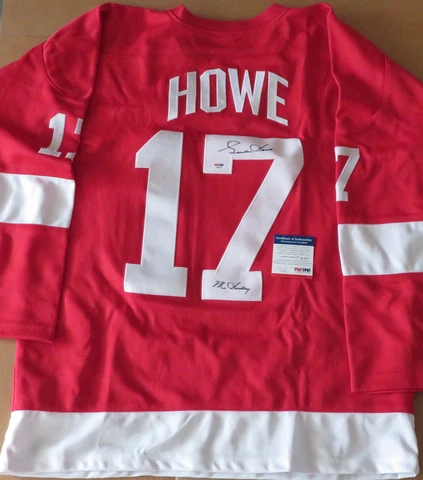 Detroit Red Wings Gordie Howe Signed #17 Jersey PSA / DNA + Presentation Photo Cover