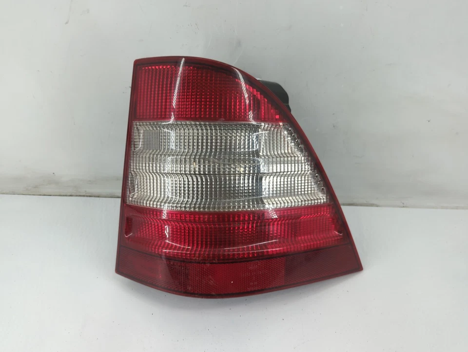 Luz trasera lateral derecha para pasajero Mercedes-Benz ML320 1998 OEM A06DT Foto 1 de 4