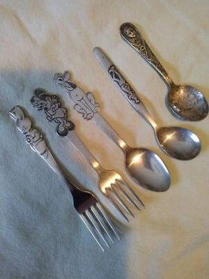 LOTE DE COLECCIÓN DE 5 UTENSILIOS DE BEBÉ ROPA PLANA PARA NIÑOS CUCHARA TENEDOR BONNY ONEIDA GERBER Foto 1 de 4