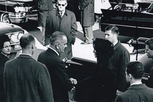 Tom Wells signed Autogramm 4x6 Foto JFK's Kinder Secret Service Agent - Bild 1 von 2
