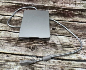 SmartDisk USB External 3.5" Floppy Disk Drive Model FD-05PUB - Picture 1 of 3