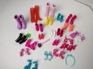 Lot Of Vintage And Modern Barbie Doll Shoes And Boots Plus A Cpl Accessories - Picture 1 of 6