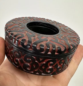 Chinesische geschnitzte rote und schwarze Zinnoberlack geschnittene Schatulle auf Holz mit Deckel 1900er - Bild 1 von 11
