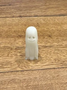 LEGO - Minifig, Headgear / Cover, Ghost Shroud w/ Smile - Glow In Dark Opaque - Picture 1 of 3