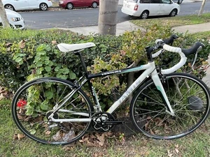 Jamis Ventura Race Bike - Picture 1 of 12