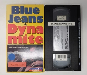 VHS: Blue Jeans & Dynamite: American Video, Robert Vaughn, Simon Andreu - Imagen 1 de 1
