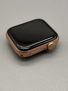 Apple Watch SE ; Gold Aluminium Case-Starlight Sport Armband; 44 MM; A2352 - Afbeelding 1 van 5