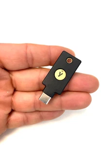 Original Yubico 8880001089 YubiKey Black Two-Factor Authentic 2FA USB-C FIDO U2F - Bild 1 von 4