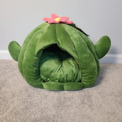 NEW  Heart to Tail Plush Cactus Cat Dog bed - Unique Style, Made for Snuggling - Image 1 of 4