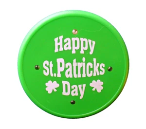 Easter Unlimited PIN St Patrick Vintage HAPPY DAY w Shamrock 1980s Irish Brooch - Picture 1 of 3