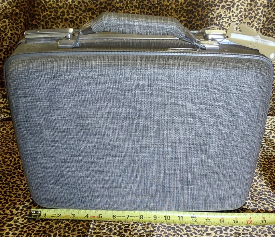 American Tourister 硬质行李箱三锥形行李箱 13 英寸 X 16 英寸 — 第 1/4 张图片