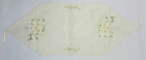 New 90cm Beige Fabric Table Runner Embroidered With Ribbon Yellow Daisy Flowers - Picture 1 of 5