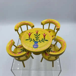 Mesa de casa de muñecas de madera 4 sillas pintada a mano amarillo rosa flores Fomerz nueva en caja Japón - Imagen 1 de 12