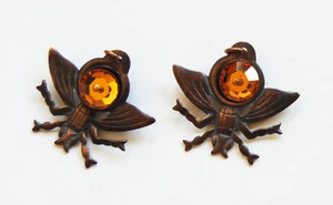 VINTAGE 2 RAW BRASS FLY INSECT PENDANTS BEADS • SWAROVSKI TOPAZ GLASS - Picture 1 of 4