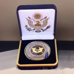 US ARMY (JAG) JUDGE ADVOCATE GENERAL'S CORPS Challenge Coin W Blue Velvet Case - Picture 1 of 8