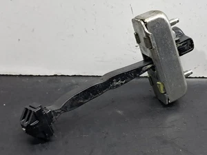 6864078010 soporte de puerta h.l. para LEXUS NX (Z1) 300H AWD (AYZ15 AYZ15 2014 - Imagen 1 de 4