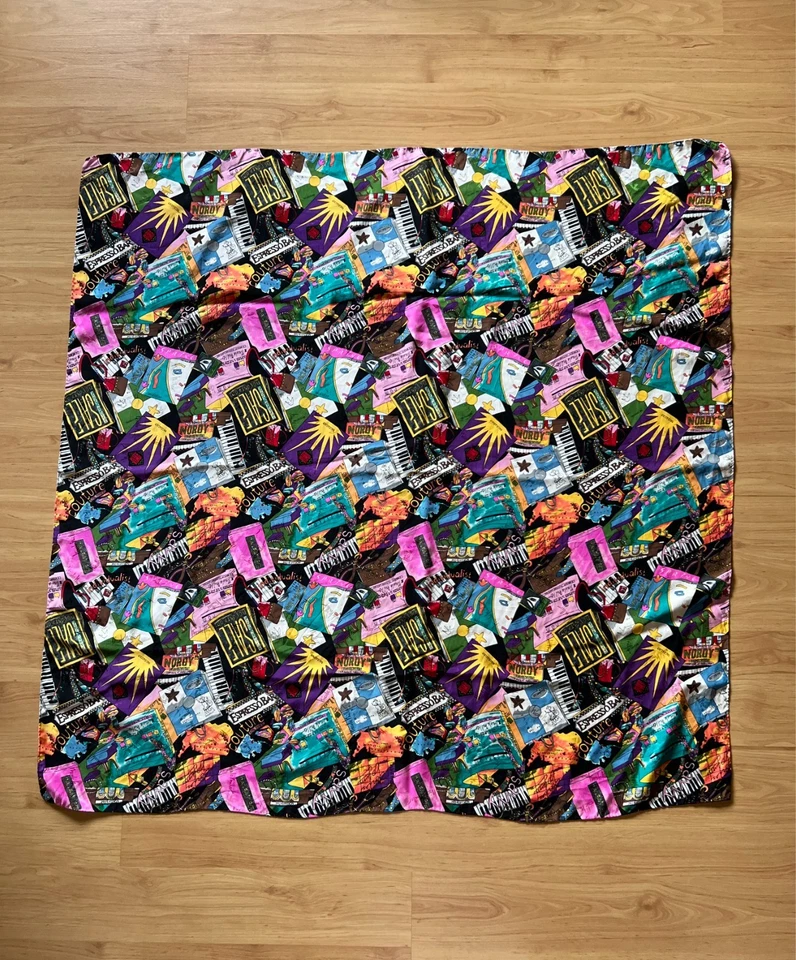 复古 Nicole Miller Nordstrom 购物丝绸围巾 1996 42 英寸 x 42 英寸 — 第 1/4 张图片