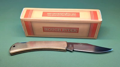 粗糙 RYDER 3 3/8 英寸锁背拉丝黄铜折叠口袋刀 RR1978 — 第 1/4 张图片