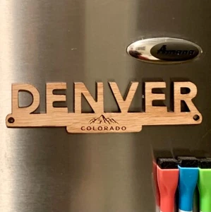 Imán de nevera de madera de lujo de Denver, Colorado para hogar, condominio, colección de recuerdos - Imagen 1 de 3