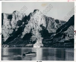 1957 Bootsreisen malerischer Colorado River im Grand Canyon Nevada Pressefoto - Bild 1 von 2