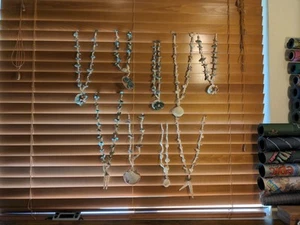 Menge 9 Vintage Handarbeit Halsketten mit echten Muscheln Anhänger Y-Tropfen Stil - Bild 1 von 12