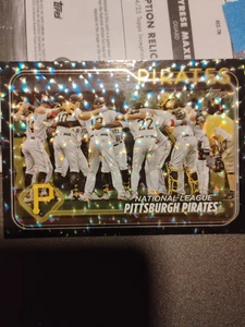 2024 Topps Serie 2 - Piratas de Pittsburgh #696 Lámina Negra  - Imagen 1 de 3