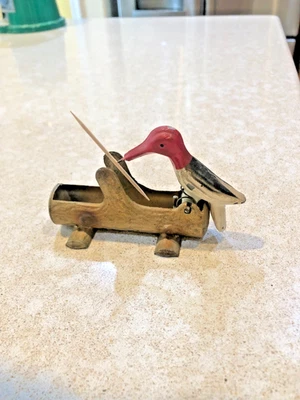 Dispensador de palillo de dientes/partida vintage de hierro fundido para pájaros carpinteros de los años 50 Foto 1 de 4